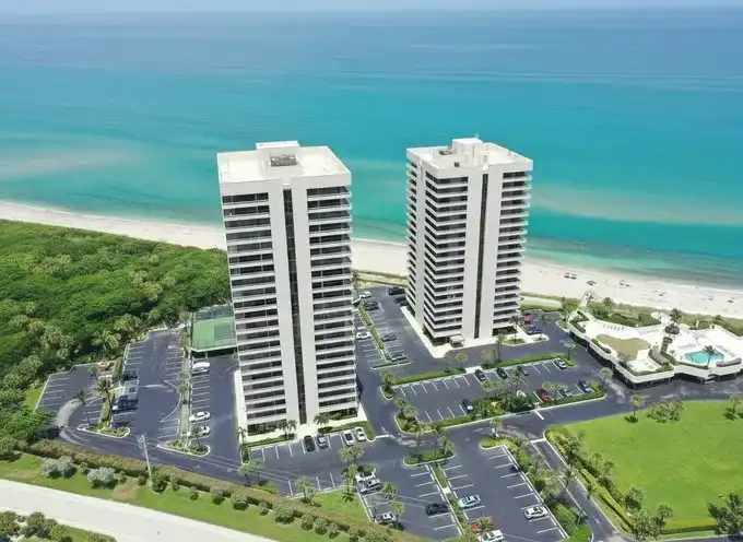 Commercial flat roof installation on Palm Beach County business complex